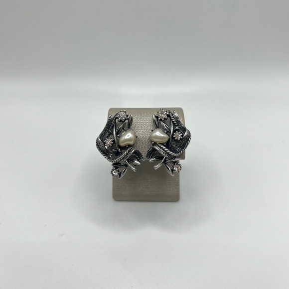 Vintage Coro Clip on Earrings Mid Century 1940s-60s - Picture 2 of 5